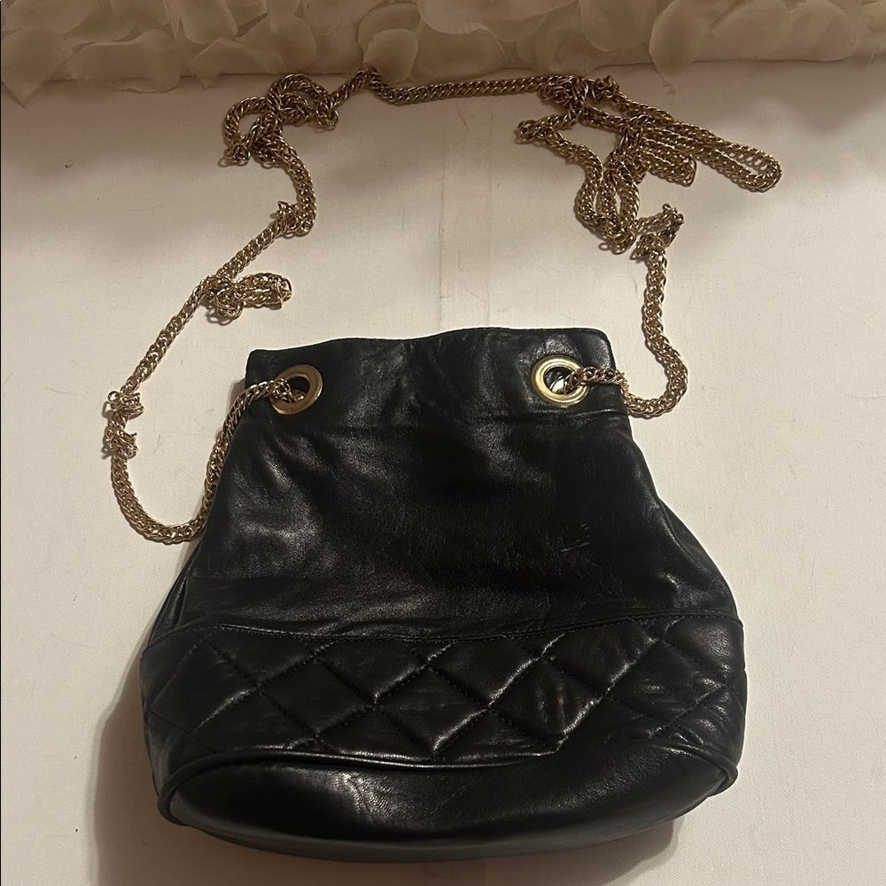 Chic Black Leather Shoulder Bag with Gold Chain